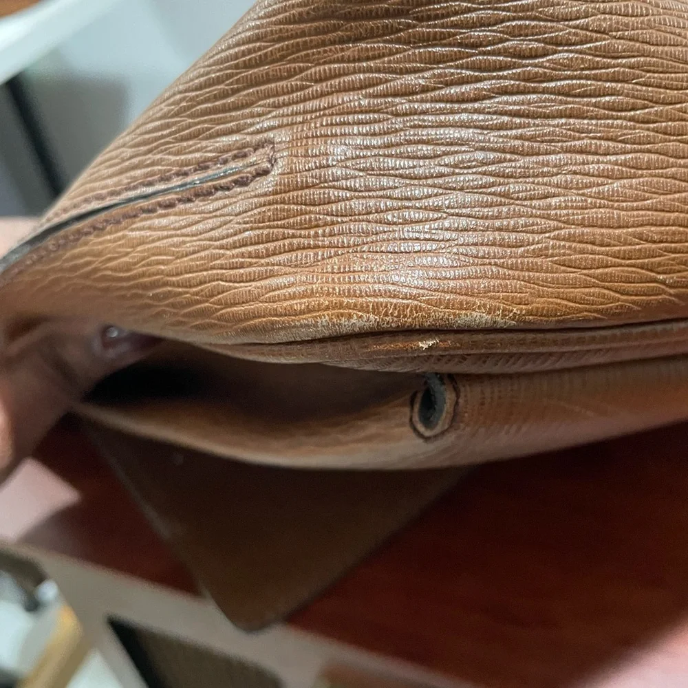 Salvatore Ferragamo textured leather messenger bag - unisex